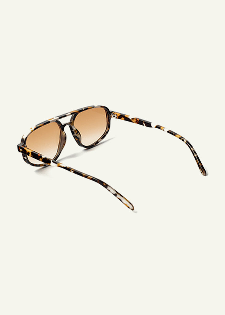 sybaria; sybaria sunglasses; MOSCOVA sunglasses (PYTHON & AMBER); Aviator; luxury Aviator; premium unisex eyewear; ultralight polycarbonate eyewear; Amber Gradient UV400 lenses; high fashion eyewear; chromotherapy eyewear;