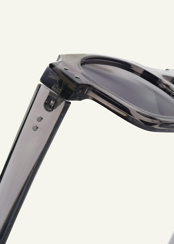 sybaria; sybaria sunglasses; VERCELLI sunglasses (GRAY & SMOKE); Wayfarer & Geometric; Luxury Wayfarer & Geometric; Premium unisex eyewear; Ultralight polycarbonate eyewear; Smoke UV400 lenses; High fashion eyewear; chromotherapy eyewear;