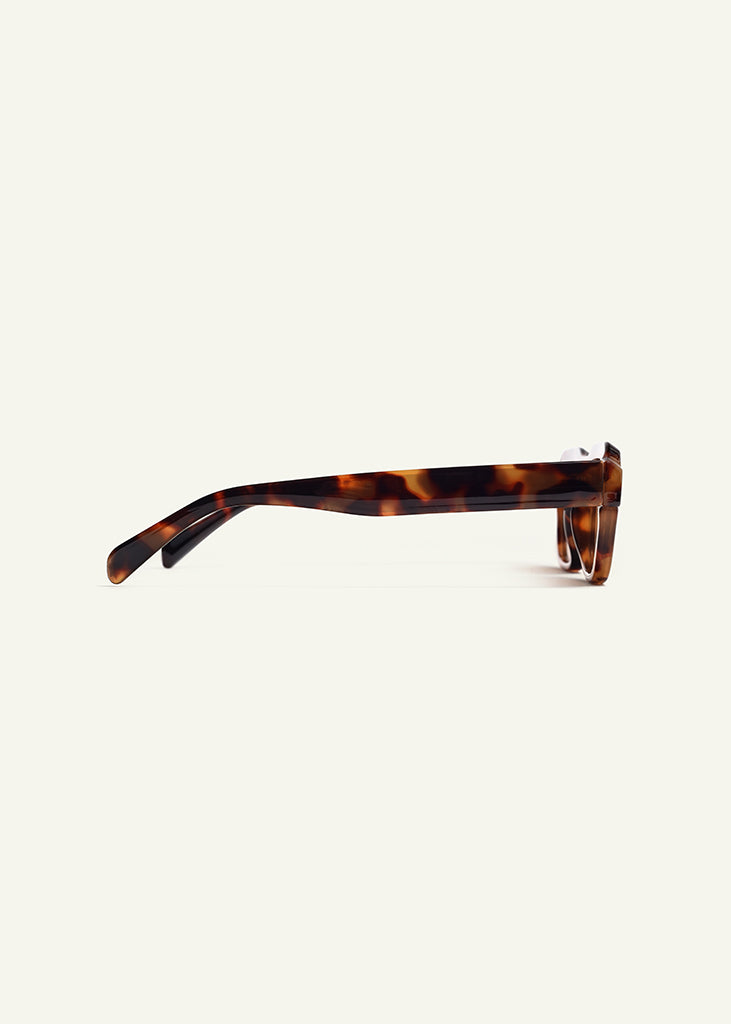 sybaria; sybaria sunglasses; VERSILIA sunglasses (HAVANA & MOCHA); Wayfarer; luxury Wayfarer; premium unisex eyewear; ultra-lightweight polycarbonate eyewear; mocha UV400 lenses; high fashion eyewear; chromotherapy eyewear;