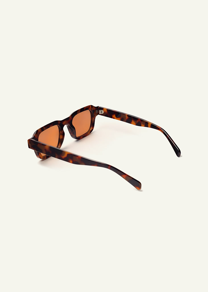 sybaria; sybaria sunglasses; VERSILIA sunglasses (HAVANA & MOCHA); Wayfarer; luxury Wayfarer; premium unisex eyewear; ultra-lightweight polycarbonate eyewear; mocha UV400 lenses; high fashion eyewear; chromotherapy eyewear;
