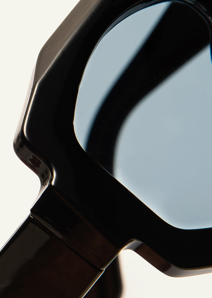 sybaria; sybaria sunglasses; SPARTACO sunglasses (BLACK & BLUE); Oversized & Oval; Oversized & Oval luxury; premium unisex eyewear; ultra-light polycarbonate eyewear; UV400 blue lenses; high-fashion eyewear; chromotherapy eyewear;