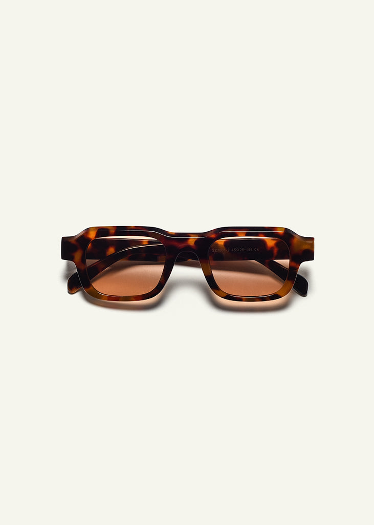sybaria; sybaria sunglasses; VERSILIA sunglasses (HAVANA & MOCHA); Wayfarer; luxury Wayfarer; premium unisex eyewear; ultra-lightweight polycarbonate eyewear; mocha UV400 lenses; high fashion eyewear; chromotherapy eyewear;