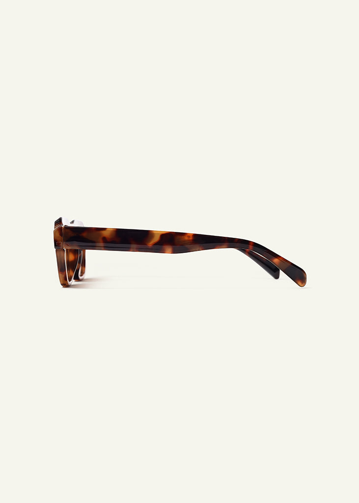 sybaria; sybaria sunglasses; VERSILIA sunglasses (HAVANA & MOCHA); Wayfarer; luxury Wayfarer; premium unisex eyewear; ultra-lightweight polycarbonate eyewear; mocha UV400 lenses; high fashion eyewear; chromotherapy eyewear;