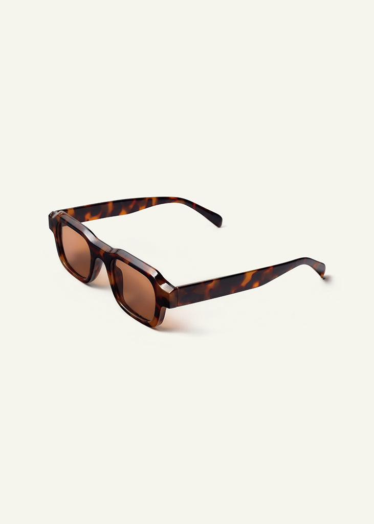 sybaria; sybaria sunglasses; VERSILIA sunglasses (HAVANA & MOCHA); Wayfarer; luxury Wayfarer; premium unisex eyewear; ultra-lightweight polycarbonate eyewear; mocha UV400 lenses; high fashion eyewear; chromotherapy eyewear;